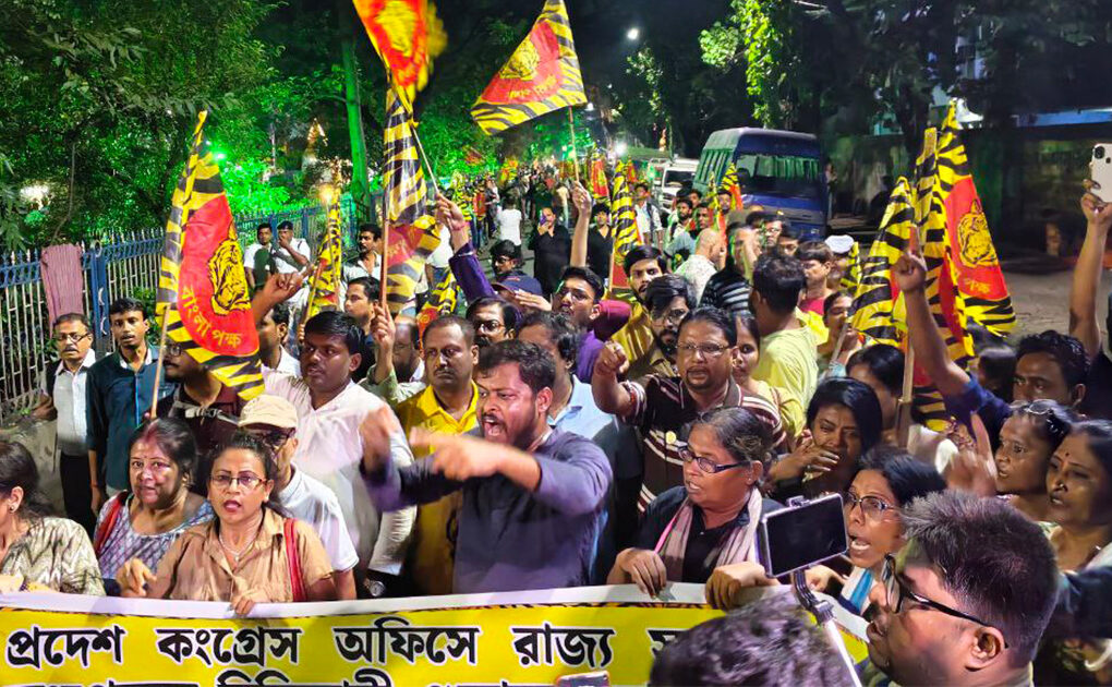 প্রদেশ কংগ্রেস দপ্তরে হিন্দিভাষী গুণ্ডাদের হাতে আক্রান্ত গর্গ চট্টোপাধ্যায়: প্রতিবাদে পথে বাংলা পক্ষ